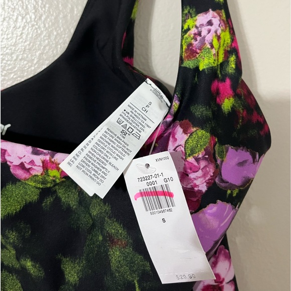 Old Navy Active (NWT) Black Floral Workout Top, Built-in Padded Sports Bra - Picture 6 of 6